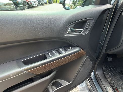 Used 2020 GMC Canyon Denali RWD image 15