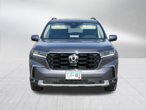 Certified 2025 Honda Pilot Touring image 2