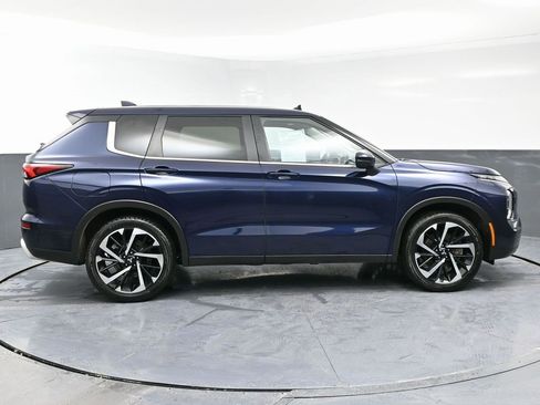 Used 2023 Mitsubishi Outlander SE image 8