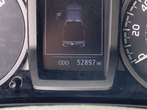 Used 2019 Toyota Tacoma TRD Sport image 18