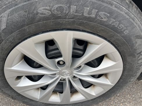 Used 2016 Toyota Camry LE image 18