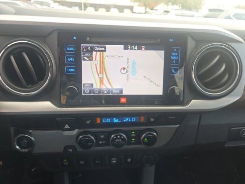 Used 2017 Toyota Tacoma Limited image 10