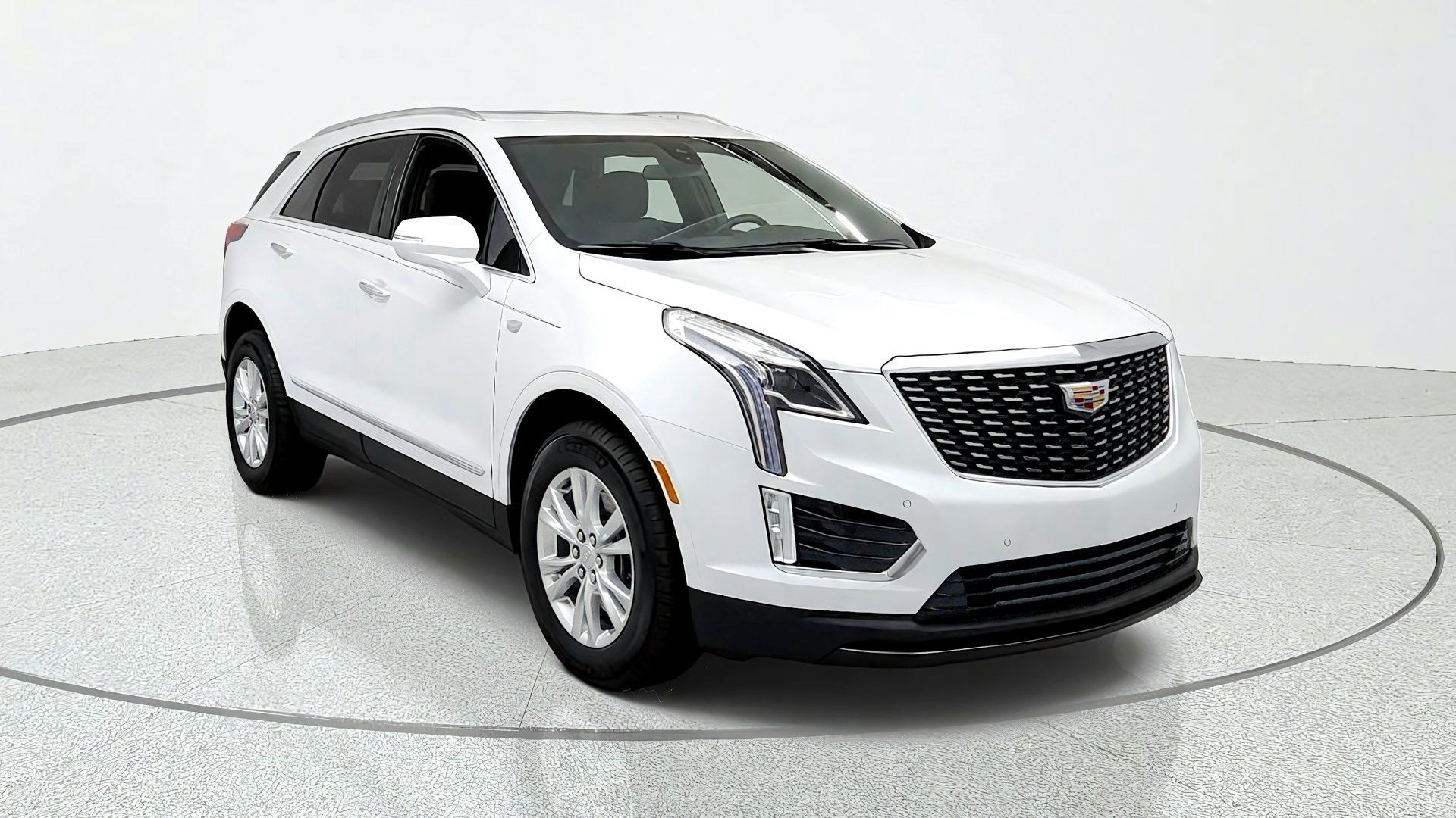 Certified 2024 Cadillac XT5 Luxury w/ LPO, Floor Liner Package AWD/4WD image 7
