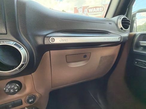 Used 2015 Jeep Wrangler Rubicon w/ Power Convenience Group AWD/4WD image 29