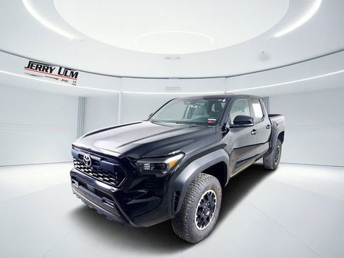 Used 2024 Toyota Tacoma TRD Off-Road image 7
