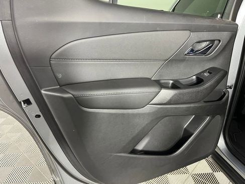 Used 2023 Chevrolet Traverse LT image 12