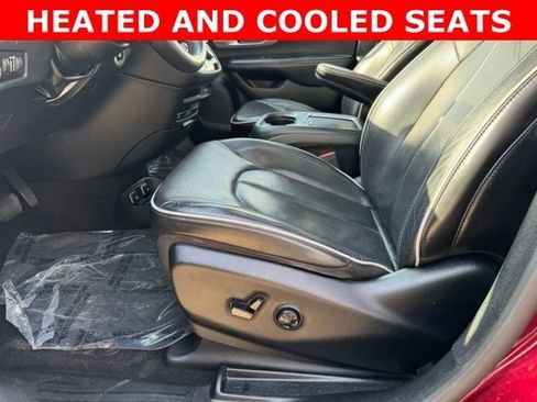 Used 2020 Chrysler Pacifica Limited w/ Advanced Safetytec Group FWD image 6