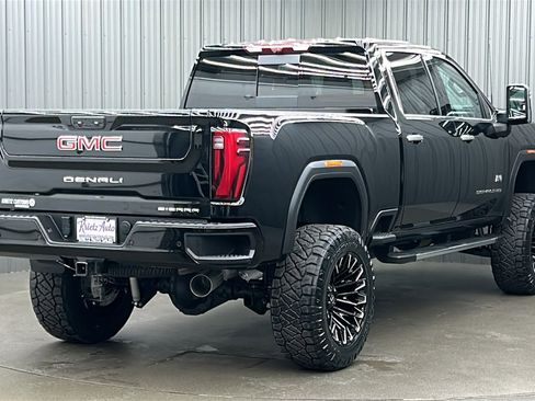 Used 2025 GMC Sierra 3500 Denali w/ Denali Reserve Package image 5