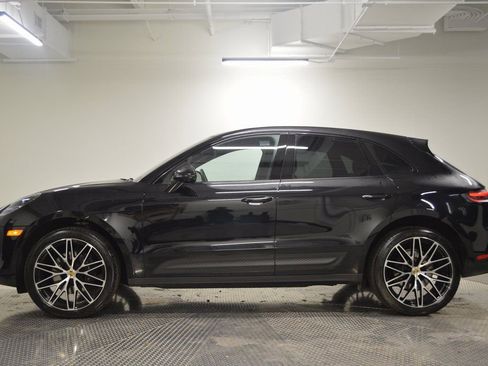 Certified 2025 Porsche Macan AWD/4WD image 2