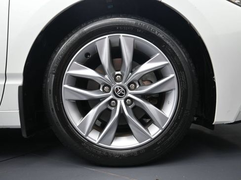 Used 2022 Toyota Avalon XLE w/ Moonroof Package FWD image 5