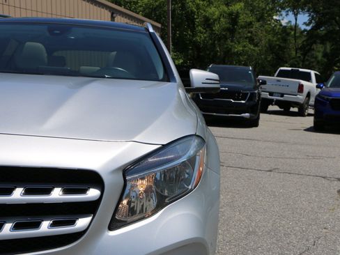 Used 2019 Mercedes-Benz GLA 250 image 13