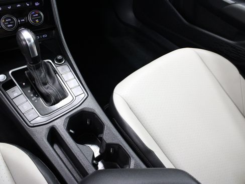 Used 2020 Volkswagen Jetta R-Line w/ R-Line Cold Weather Package FWD image 16