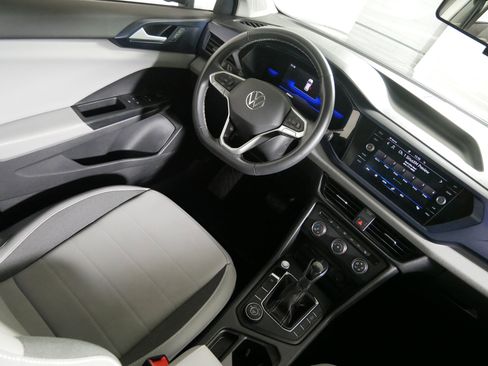 Used 2022 Volkswagen Taos SE w/ Panoramic Sunroof Package image 9