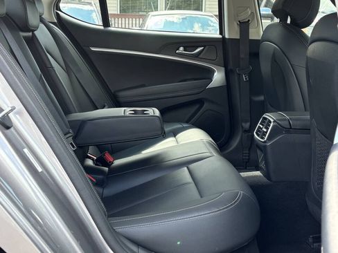 Used 2025 Genesis G70 2.5T RWD image 18