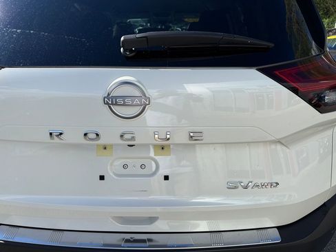 Used 2023 Nissan Rogue SV image 33