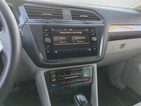 Used 2023 Volkswagen Tiguan SE w/ Panoramic Sunroof Package image 12