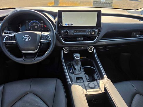 Used 2024 Toyota Grand Highlander AWD image 20