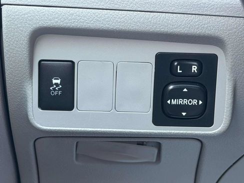 Used 2013 Toyota Corolla LE FWD image 31