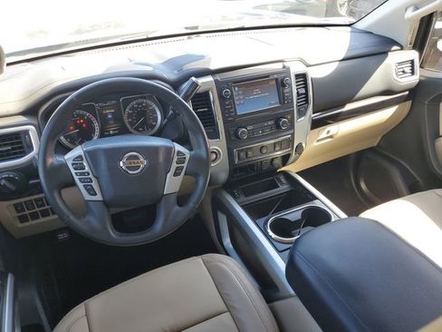 Used 2017 Nissan Titan SV image 12
