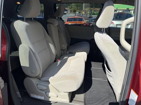 Used 2019 Toyota Sienna LE image 13