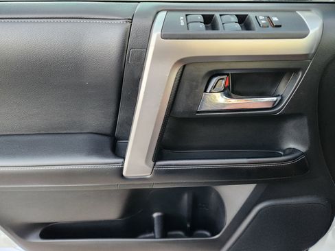 Used 2016 Toyota 4Runner SR5 image 27