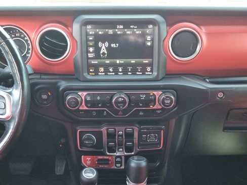 Used 2022 Jeep Gladiator Rubicon w/ Cold Weather Group AWD/4WD image 16