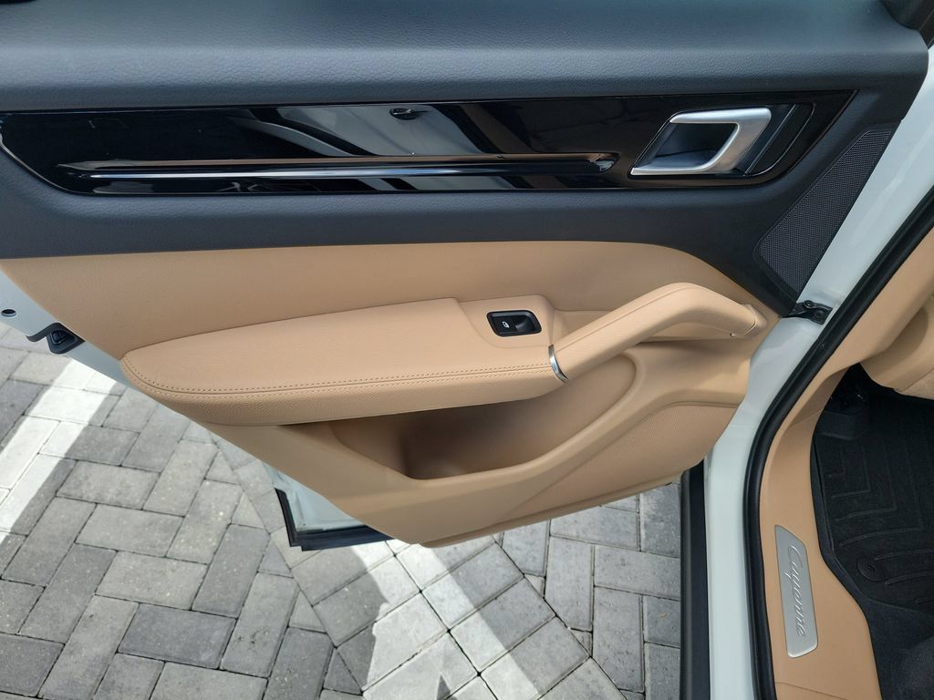 Used 2022 Porsche Cayenne AWD/4WD image 22