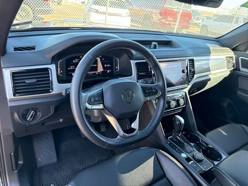 Used 2022 Volkswagen Atlas Cross Sport SEL image 13