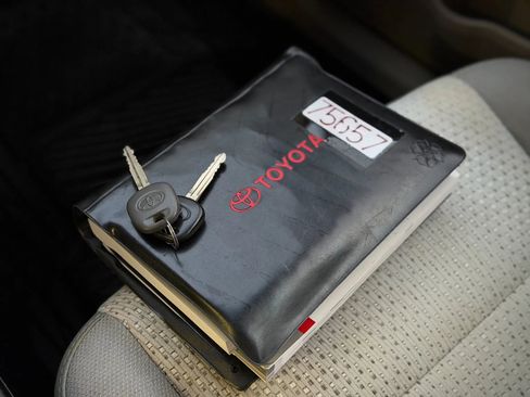 Used 2013 Toyota Camry L image 17