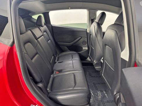 Used 2022 Tesla Model Y Long Range image 40