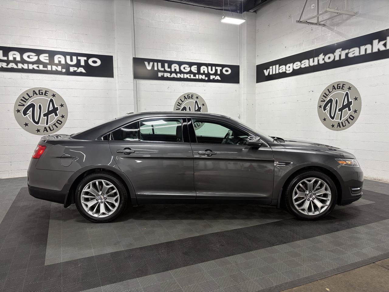 Used 2019 Ford Taurus Limited AWD/4WD image 2
