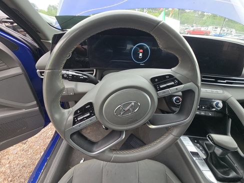 Used 2023 Hyundai Elantra SEL w/ Convenience Package FWD image 11