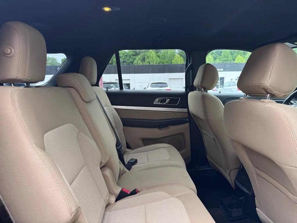 Used 2017 Ford Explorer XLT w/ Equipment Group 201A FWD image 19