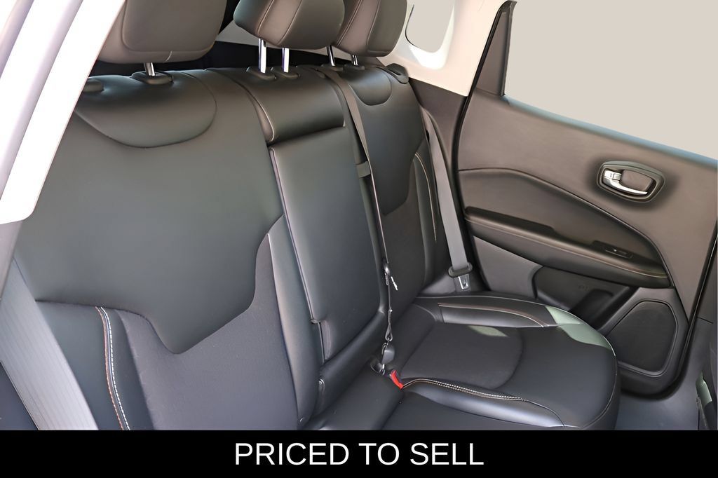 Used 2021 Jeep Compass Latitude w/ Driver Assistance Group AWD/4WD image 17