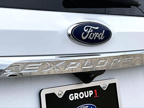 Used 2019 Ford Explorer XLT w/ Equipment Group 201A image 8