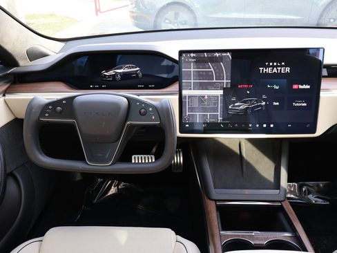 Used 2021 Tesla Model S Plaid image 39