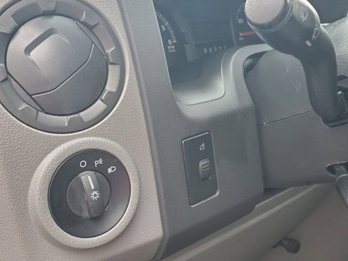 Used 2014 Ford E-150 and Econoline 150 Extended w/ Interior Upgrade Package image 12