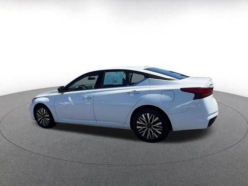 Used 2025 Nissan Altima 2.5 SV FWD image 8