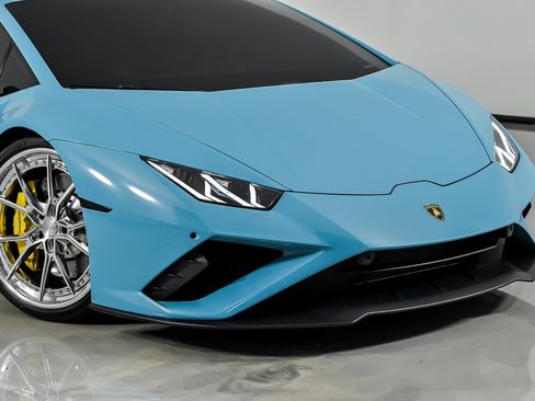 Used 2021 Lamborghini Huracan EVO RWD image 3