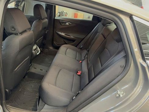 Used 2017 Chevrolet Malibu LT FWD image 9