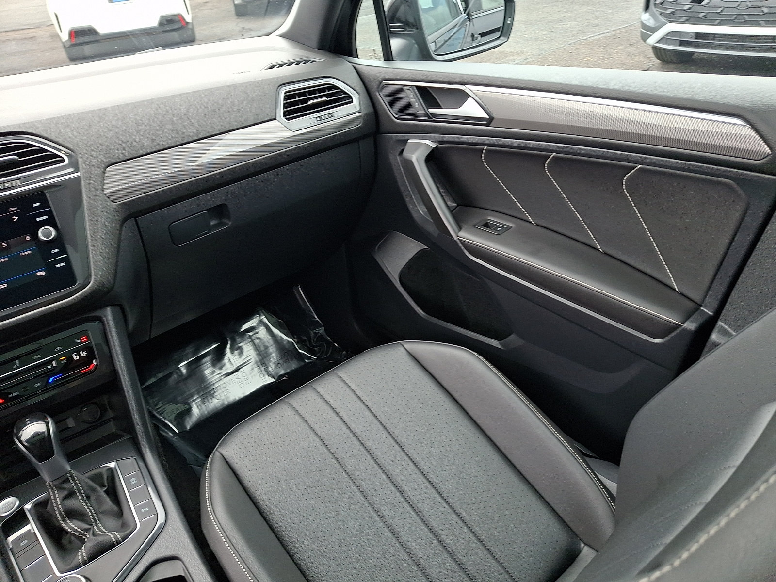 Used 2024 Volkswagen Tiguan SE R-Line AWD/4WD image 12