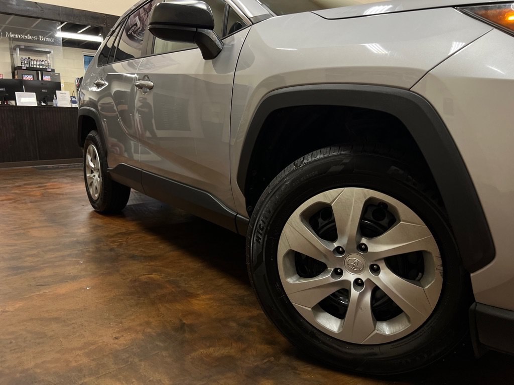 Used 2019 Toyota RAV4 LE FWD image 40