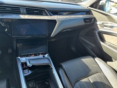 Used 2019 Audi e-tron Prestige w/ Prestige Package image 23
