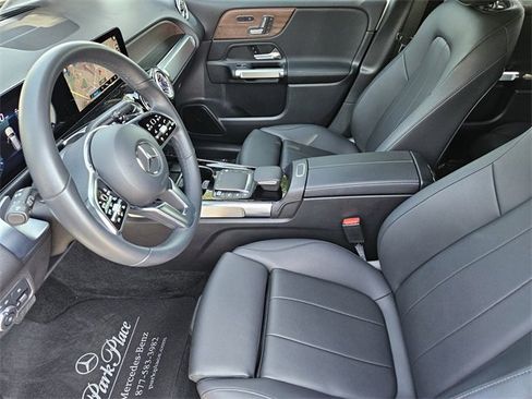 Used 2023 Mercedes-Benz EQB 300 4MATIC image 12