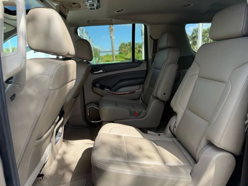 Used 2019 Chevrolet Suburban Premier image 18