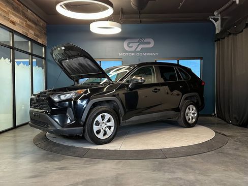 Used 2021 Toyota RAV4 LE image 23