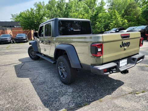 New 2025 Jeep Gladiator Sport image 17
