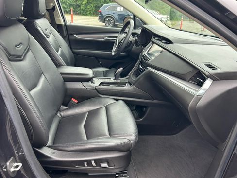 Used 2018 Cadillac XT5 Luxury w/ Driver Awareness Package AWD/4WD image 22