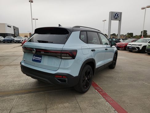 New 2026 Volkswagen Taos SE image 7