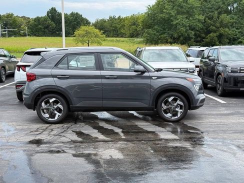 Used 2026 Hyundai Venue SEL FWD image 2